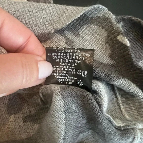 Zadig & Voltaire Crisp Camo Cashmere sweater sz M NWOT - Picture 7 of 8